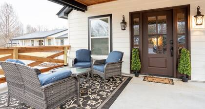 Charming Detached 1BR w/ Fenced Yard & Luxury Finishes