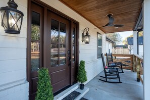 Exterior detail - Luxury 3BR Pond-View Home + Sunroom - Games (Southaven)