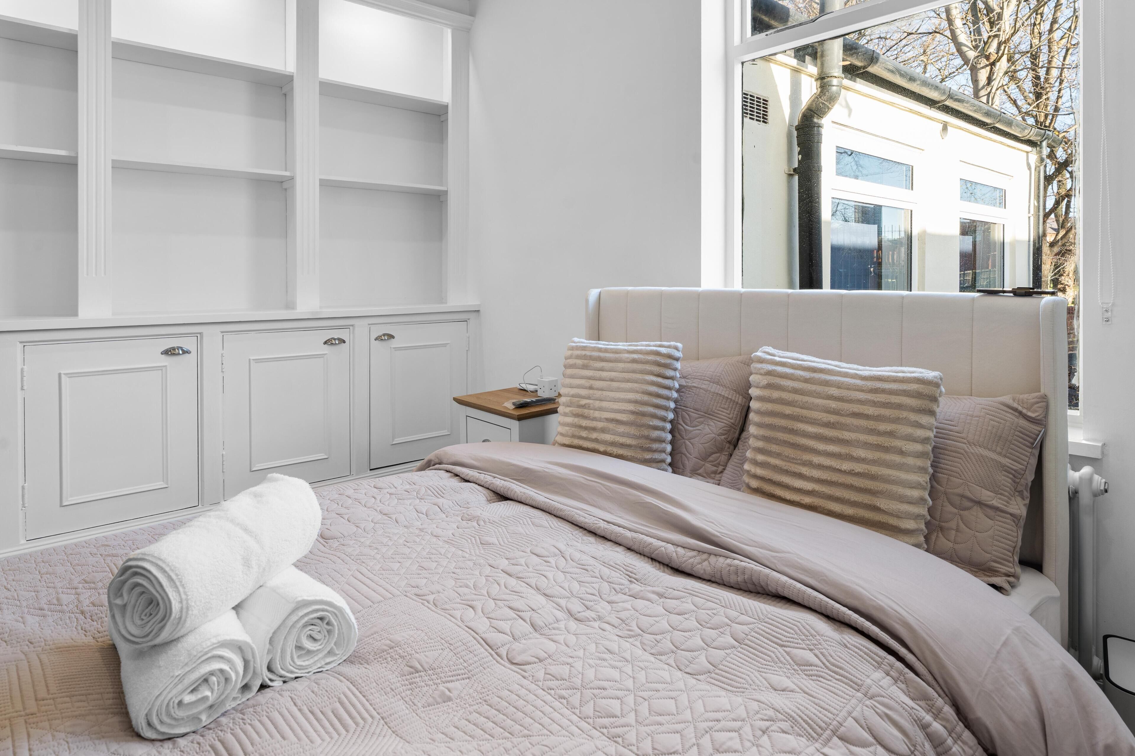 In-room safe, desk, iron/ironing board, travel cot