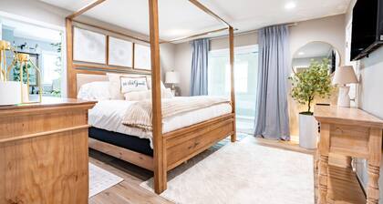 7-Bedroom Lakeside Estate w/ Pond, Gazebo & Game Rooms — Sleeps 20+