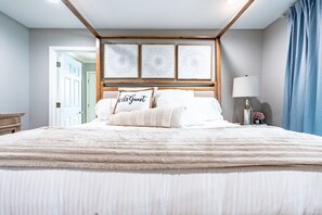 7 slaapkamers, een bureau, een strijkplank/strijkijzer, reisbedje