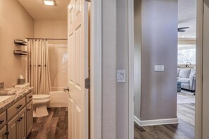 Towels - 18-962 - 62 Elcano Drive (Hot Springs Village)