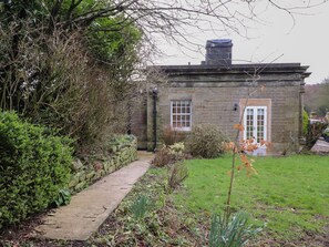 Property grounds - The Lodge House (Lancaster)