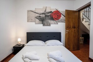 Fer et planche à repasser, draps fournis