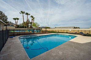 Piscine extérieure, piscine chauffée