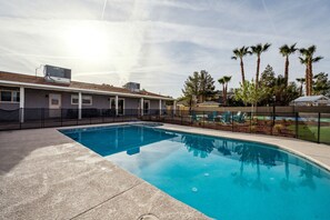 Piscine extérieure, piscine chauffée
