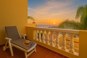 Property grounds - Vacation Apartment 'Balcones Del Atlantico' with Sea View, Shared Pool and Wi-Fi (Playa de las Américas)