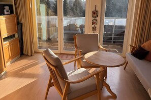 Fernseher, Tischtennisplatte