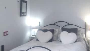 Iron/ironing board, WiFi, bed sheets