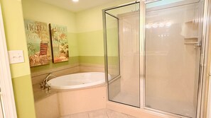Hair dryer, towels, soap, shampoo - 4th-Floor End Unit | Direct Oceanfront at Belmont (Ocean City)
