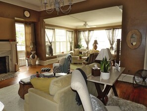 TV, fireplace
