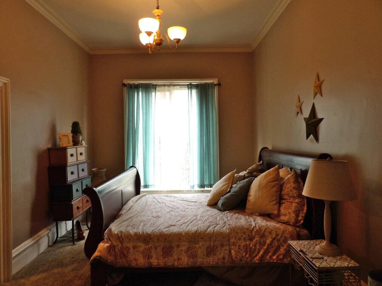 办公桌、WiFi、床单