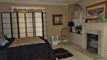 Skrivebord, wi-fi og sengetøy