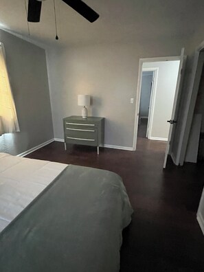 3 chambres, bureau, fer et planche à repasser, Wi-Fi gratuit