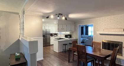 Comfortable Home 3 Bedrooms Near the Rose District Fire Pit + Blackstone Grill