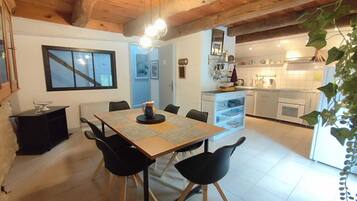 Apartment, 3 Bedrooms | Private kitchen | Electric kettle