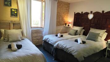 Apartment, 3 Bedrooms | Blackout curtains, iron/ironing board, free WiFi