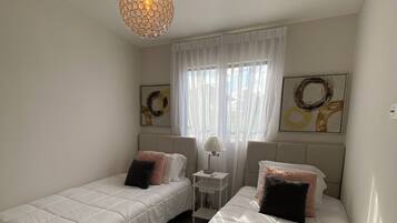 2 habitaciones, tabla de planchar con plancha, wifi y ropa de cama