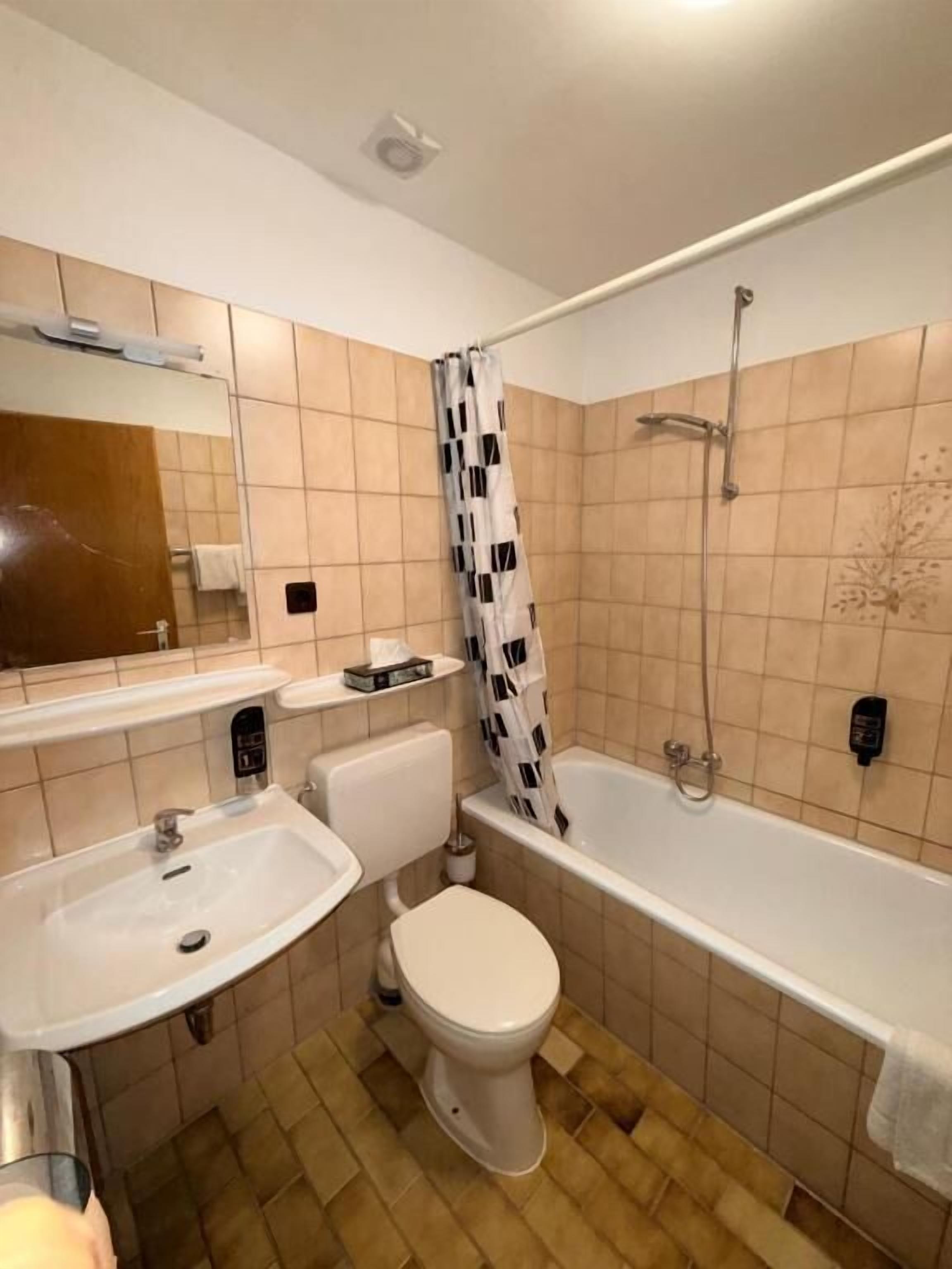 Deluxe Double Room | Bathroom
