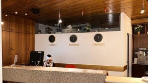Lobby - Yeti City Hotel Saarbrücken (Saarbrücken)