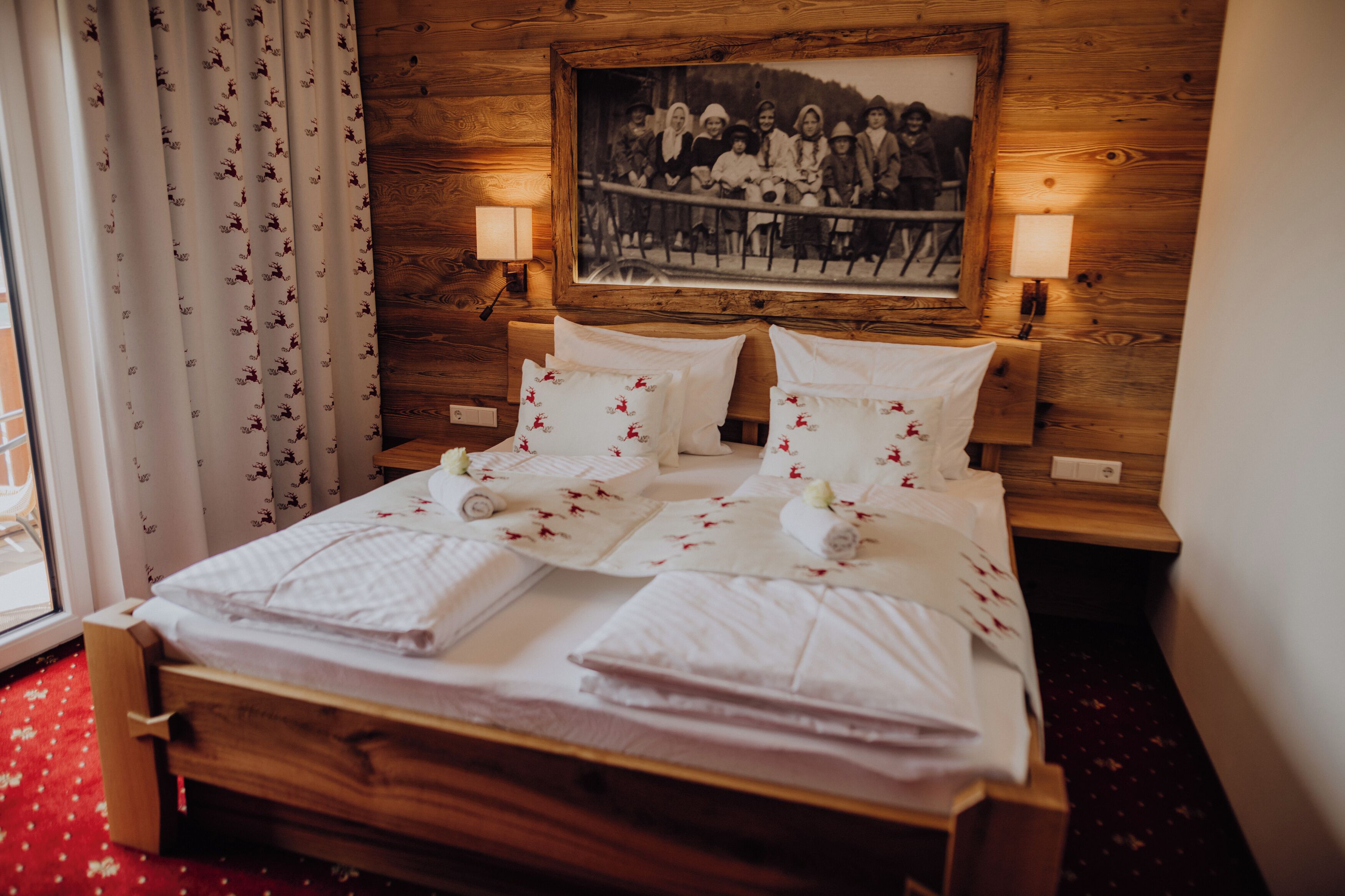 Phòng đôi Deluxe, ban công, quang cảnh hồ | Két bảo mật tại phòng, màn/rèm cản sáng 