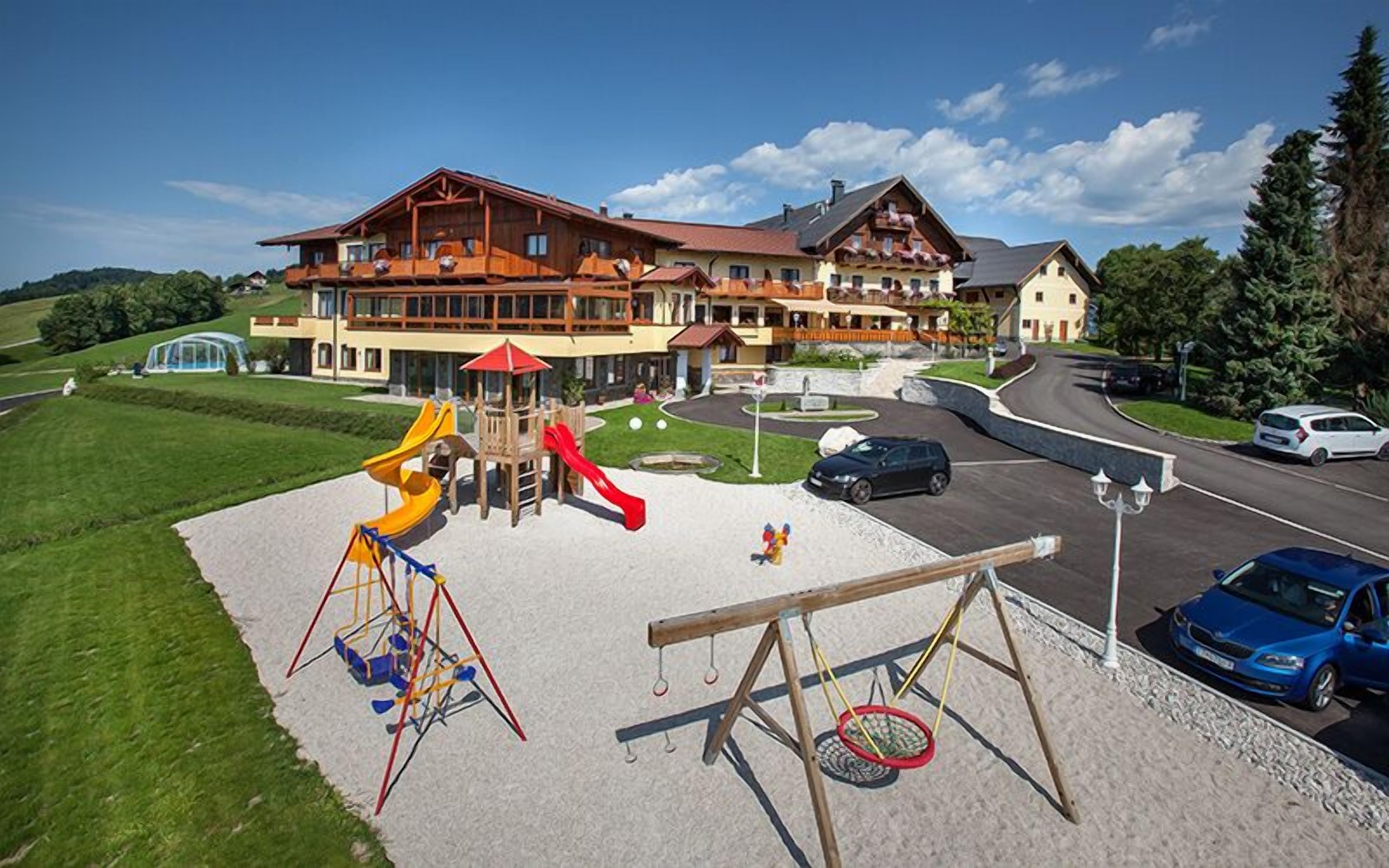 子供用の遊び場 - 屋外