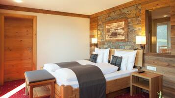 In-room safe, blackout drapes, free WiFi