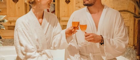 Sauna, höyrysauna, kuumakivihierontaa, urheiluhierontaa