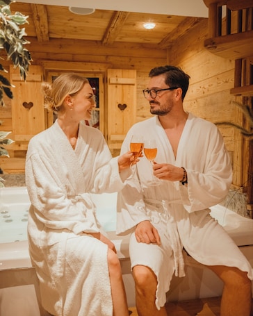Un sauna, baño turco, masajes con piedras calientes, masajes deportivos. Panorama Hotel Leidingerhof
