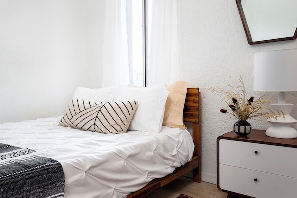 WiFi, bed sheets - Studio in LA, close to Downtown (Los Angeles)