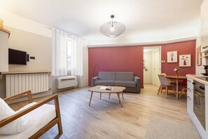 TV - Easylife - Milano - Ripa Ticinese 21 - Navigli (Milano)