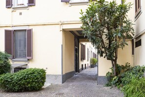 Exterior detail - Easylife - Milano - Ripa Ticinese 21 - Navigli (Milano)