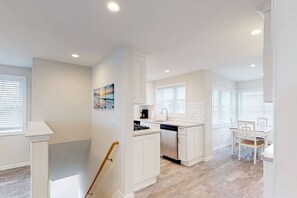Fridge, microwave, oven, stovetop - Chic place 180ft to beach, parking (Point Pleasant Beach)