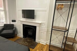 1 slaapkamer, een strijkplank/strijkijzer, wifi, beddengoed