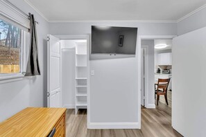 Interior - The Main Lineup Apt 4 - All Star Baseball Rentals (Oneonta)