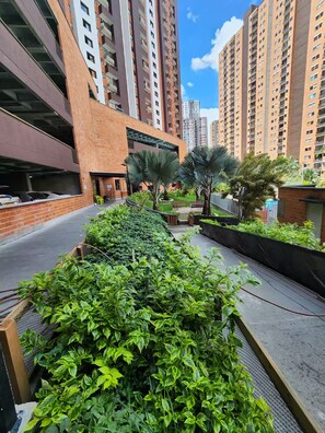 Property grounds - Beautiful furnished apartment in gated community (Medellín)