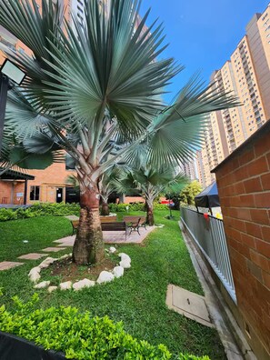 Property grounds - Beautiful furnished apartment in gated community (Medellín)