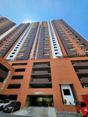 Exterior - Beautiful furnished apartment in gated community (Medellín)