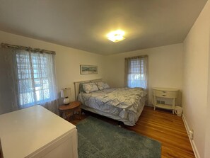 Silitysrauta/-lauta, Wi-Fi, vuodevaatteet