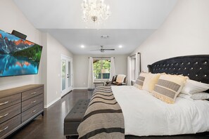4 habitaciones, escritorio y tabla de planchar con plancha 