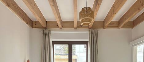 Iron/ironing board, Internet, bed sheets