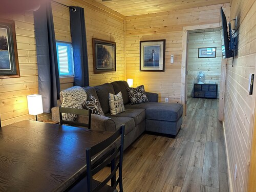 Perfect 3-bedroom cabin with AC in pleasant Moravia