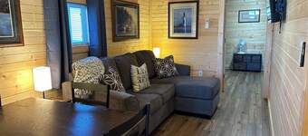 Perfect 3-bedroom cabin with AC in pleasant Moravia