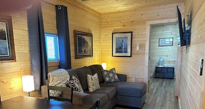 Perfect 3-bedroom cabin with AC in pleasant Moravia