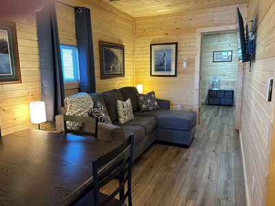 Perfect 3-bedroom cabin with AC in pleasant Moravia