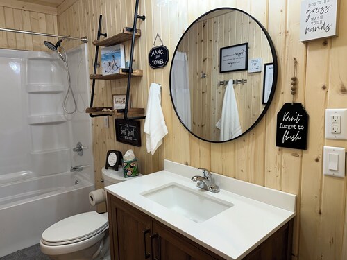Perfect 3-bedroom cabin with AC in pleasant Moravia