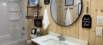 Perfect 3-bedroom cabin with AC in pleasant Moravia