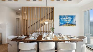 Hus, fjellutsikt | Spiseområde