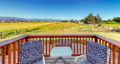 Dog-Friendly Mountain View Near Flathead Lake