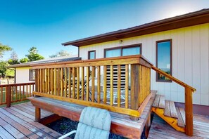 Terrace/patio - Dog-Friendly Mountain View Near Flathead Lake (Somers)